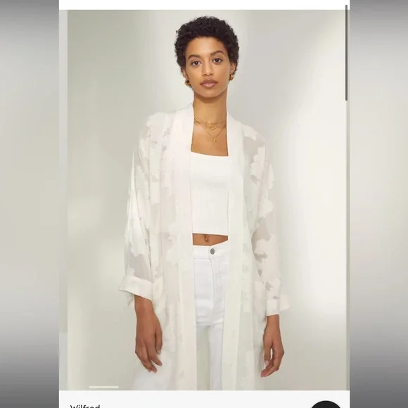 Derante Robe - Picture 7 of 8